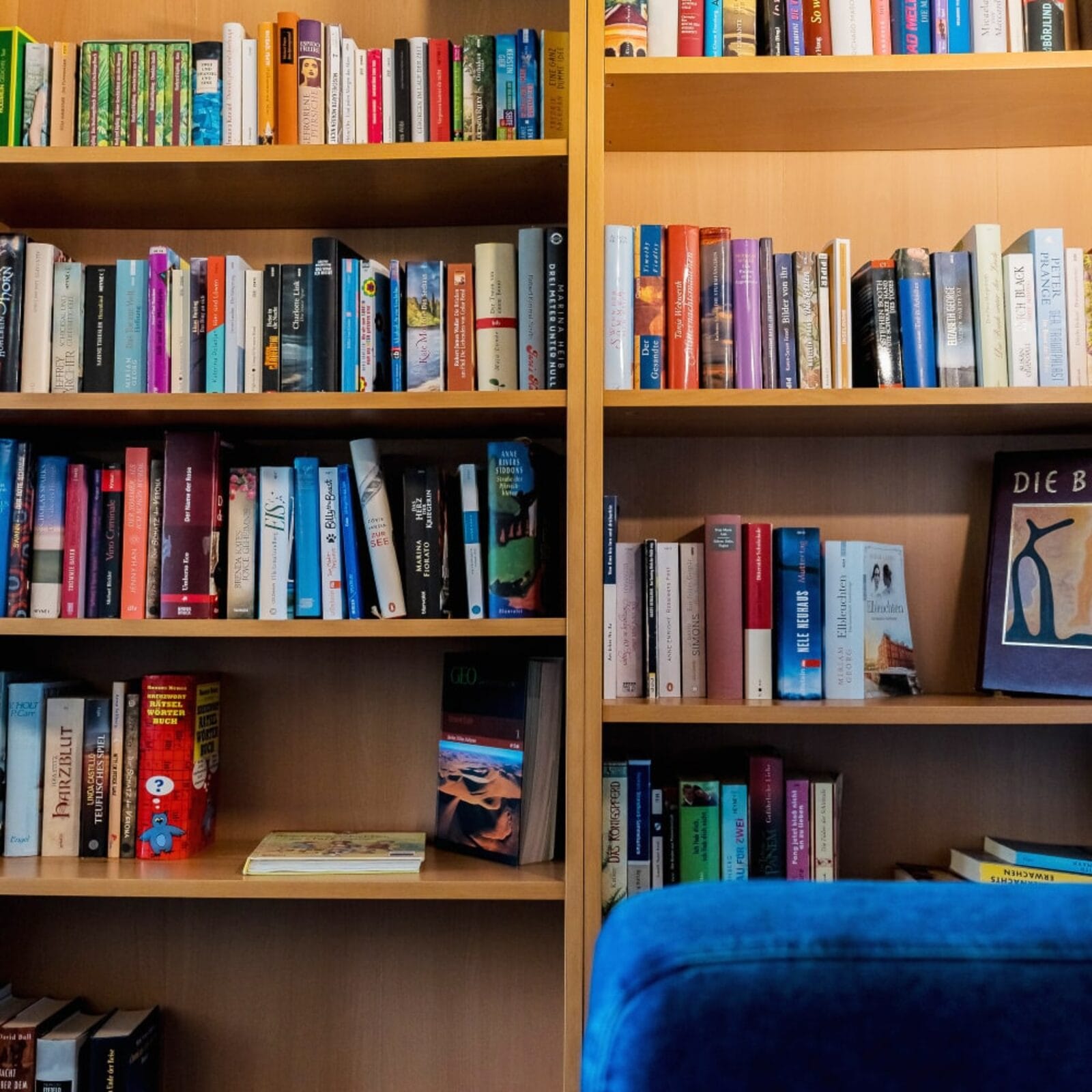 Bibliothek und Lesezimmer für ruhige Stunden